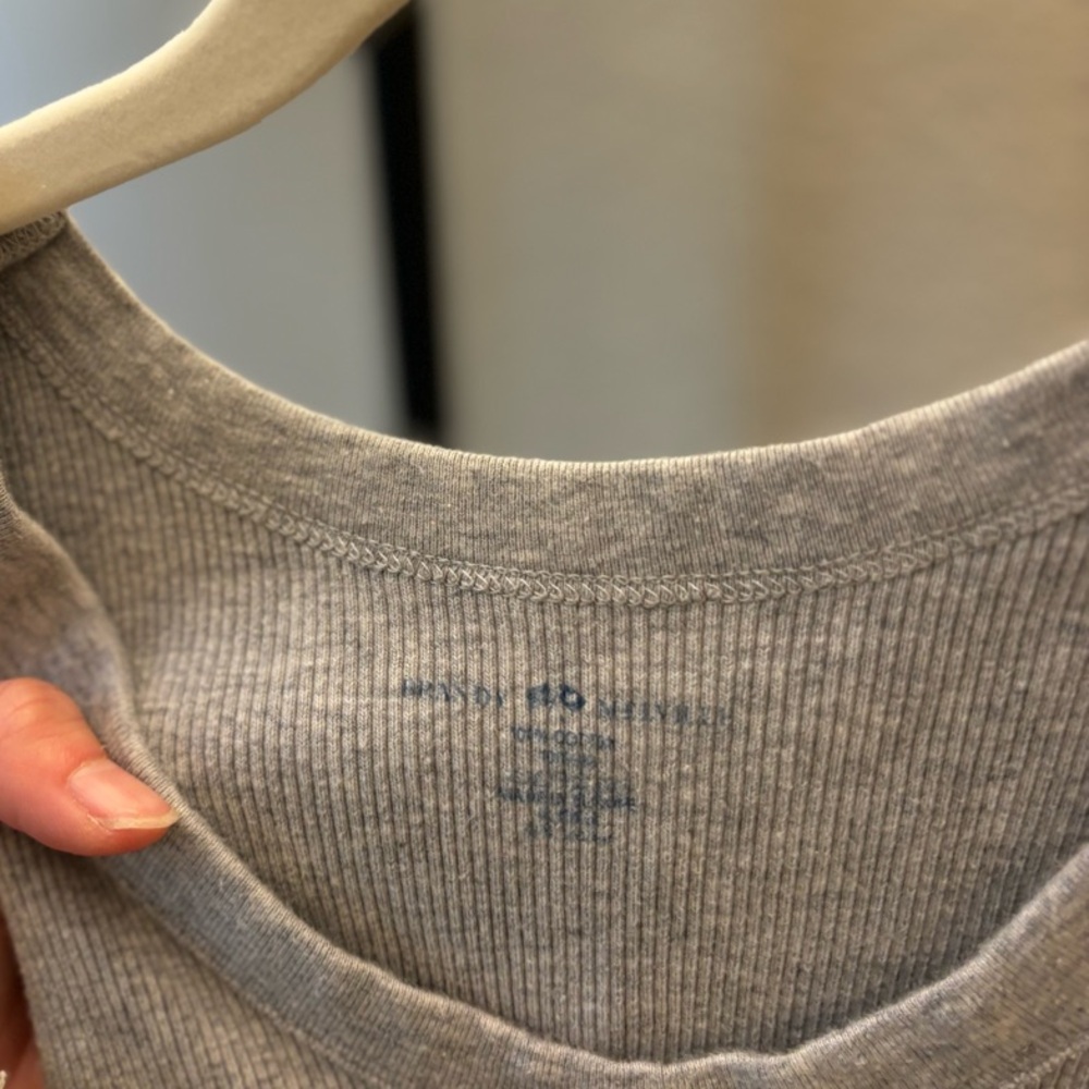 Cropped Ribbed Tank Top - Picture 3 of 3